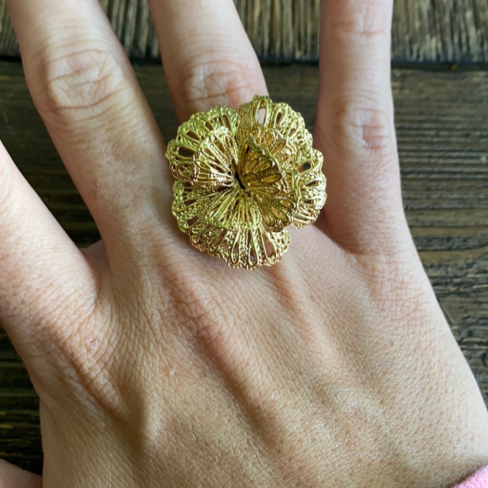 Stella & Dot Gold Flower ring